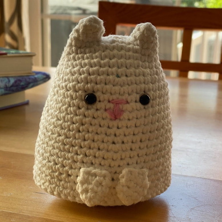 Crocheted dumpling kitty